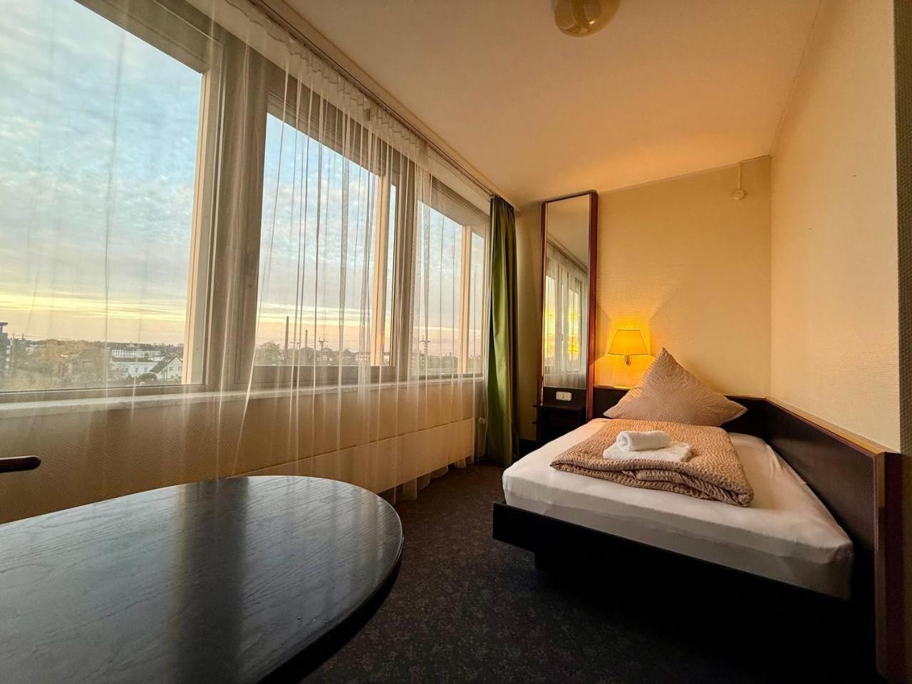 Hotel Mirage Duesseldorf-Neuss Room photo